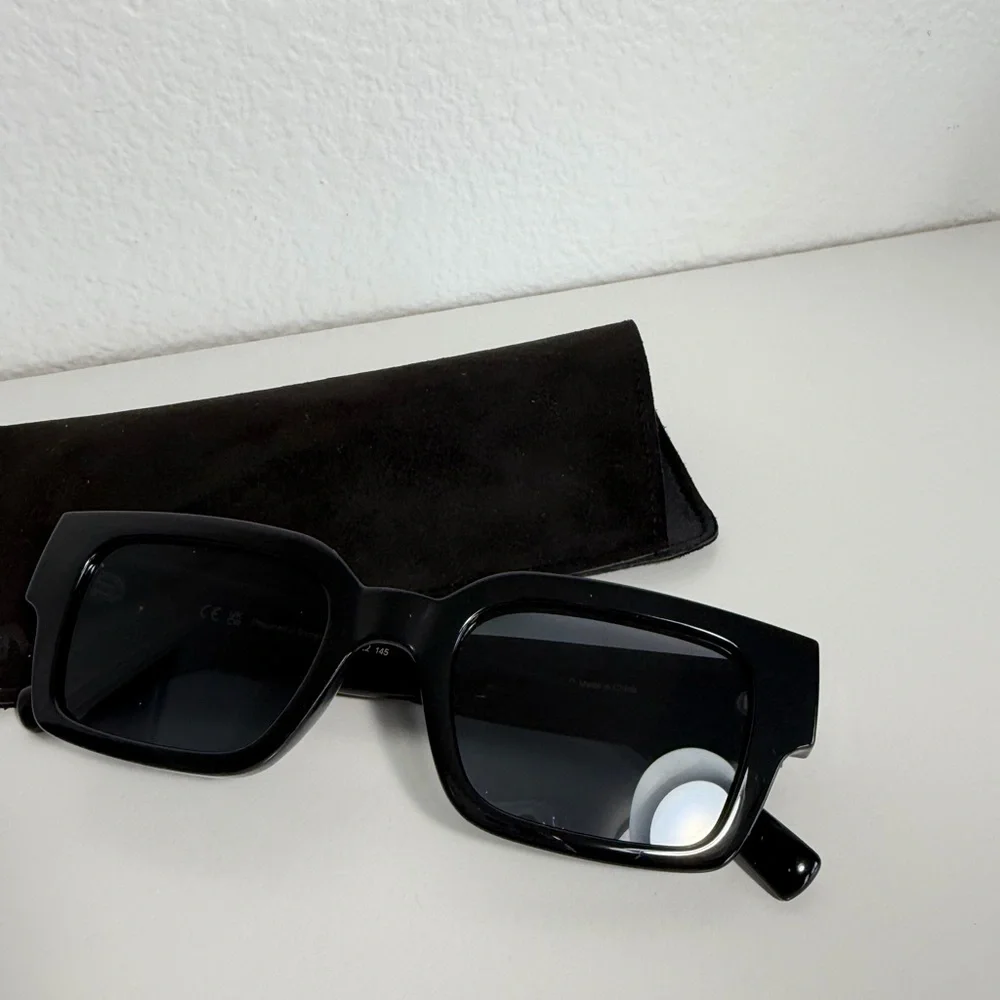 Meller Hamer Rectangular Black Polarized Sunglasses